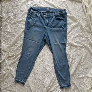 Torrid Denim Women's Blue Feel The Fit Jegging Jeans with Distressed Ankle 22R